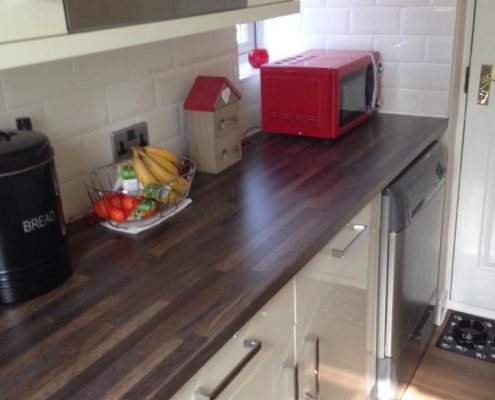 gloss kitchen and lighting