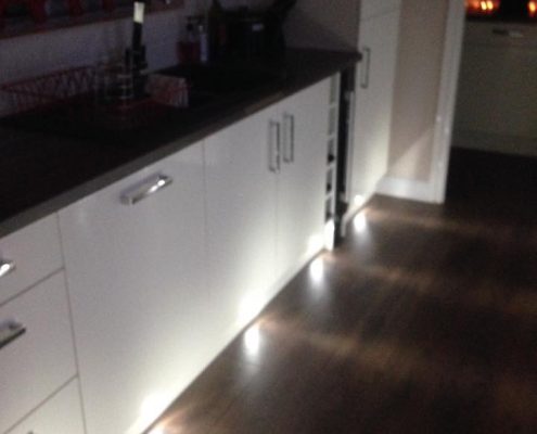 gloss kitchen and lighting